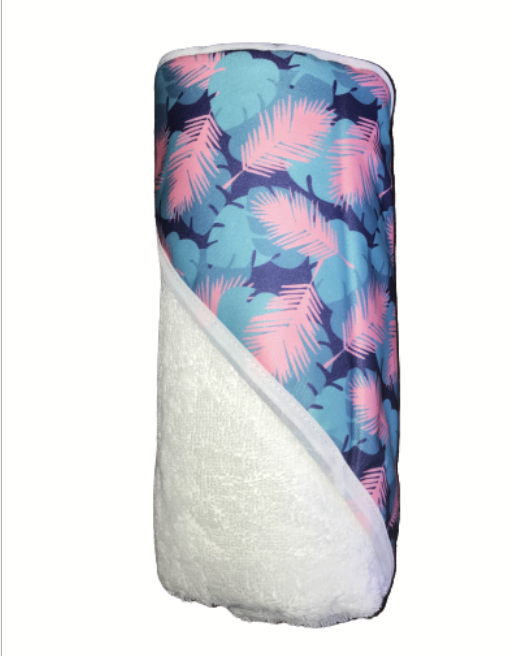 Organic cotton baby hooded towel with a feather design, offering softness and durability for little ones.