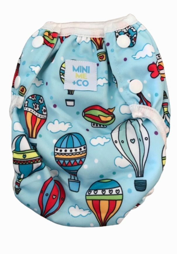 Adjustable Hot Air Balloon Swim Nappy: Reusable swim nappy with a delightful hot air balloon pattern, suitable for newborns and toddlers weighing 4.5kg to 13.5kg.